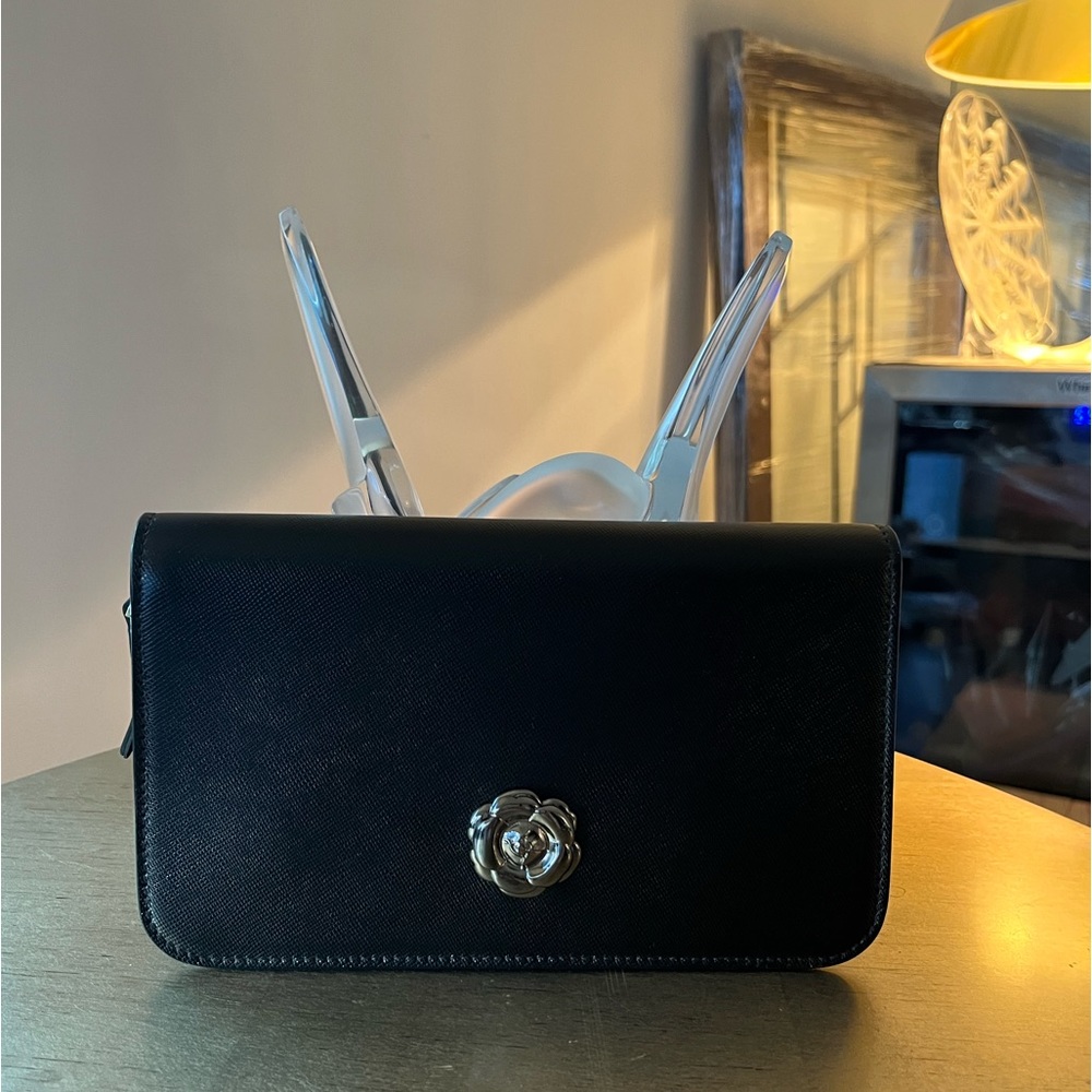 Oscar de la Renta zipper XL wallet.